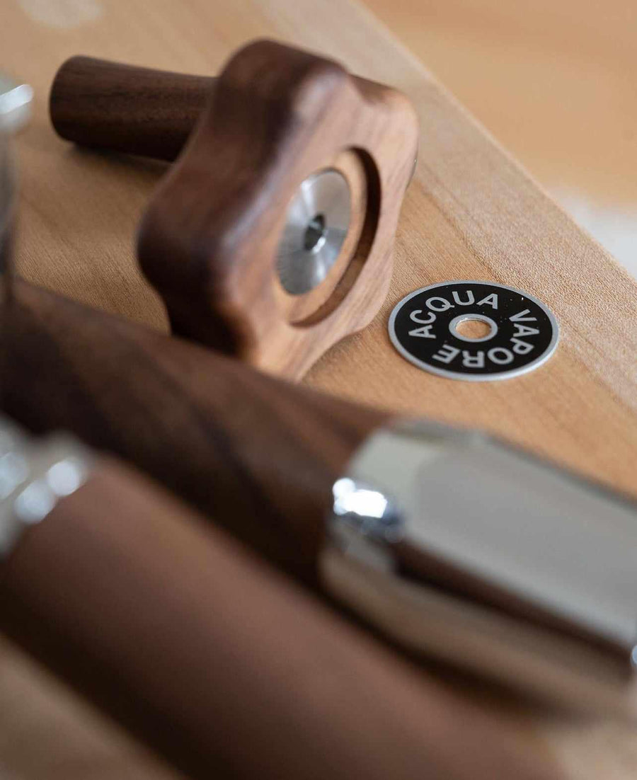 Knobs, levers and paddles