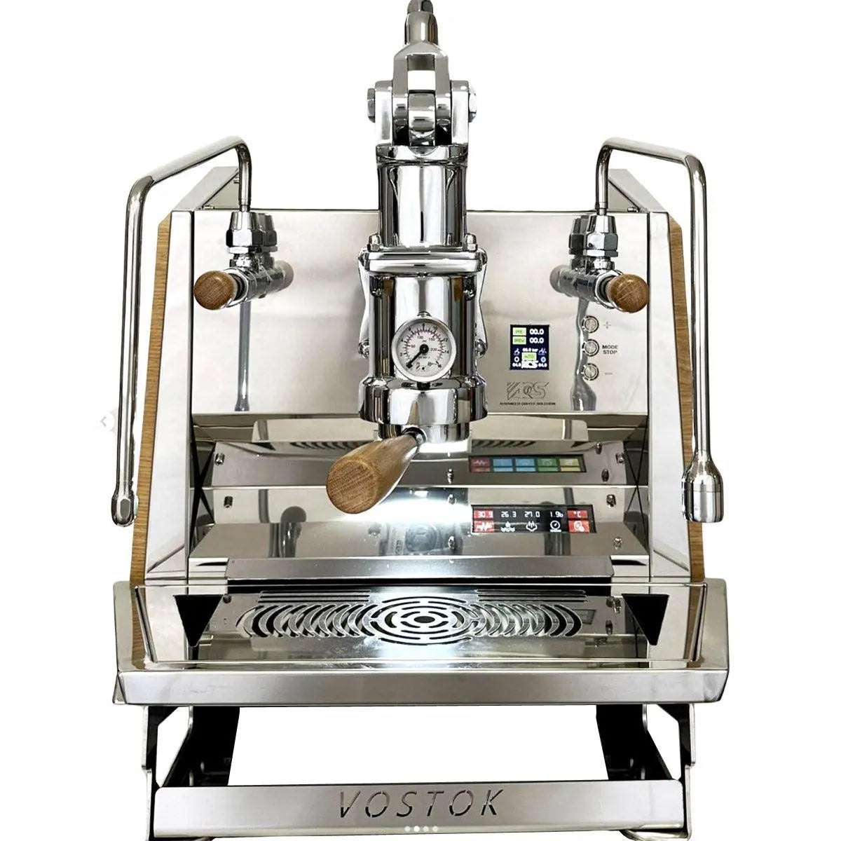 Vostok One Group espressomaskin i krom med trädetaljer och digital display för professionell kaffebryggning