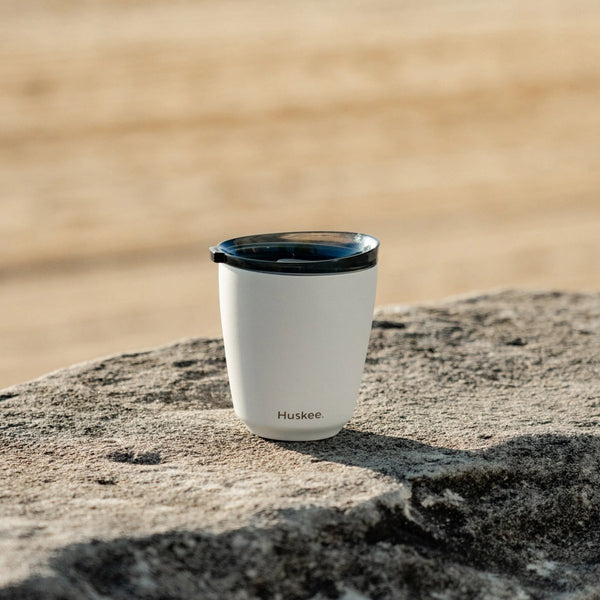 Huskee Stål mugg 235 ml – hållbar kaffekopp i vit - Barista och Espresso
